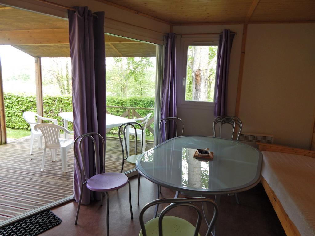 Camping Du Moulin Hotel Meyrieu-les-Etangs Habitación foto